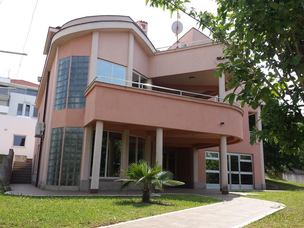 Seafront Apartma Pula