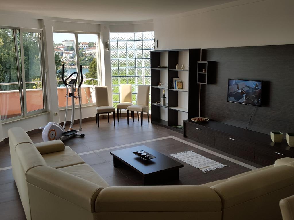 Seafront Apartma Pula